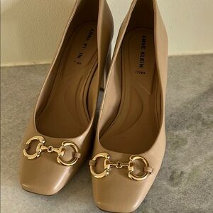 Anne Klein iflex Tan Gold Heels with Elegant Design